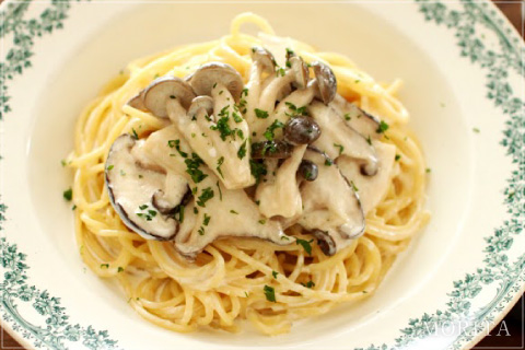 きのこのクリームパスタ